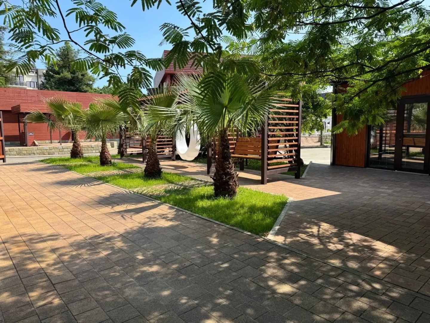 Отель Peak Season