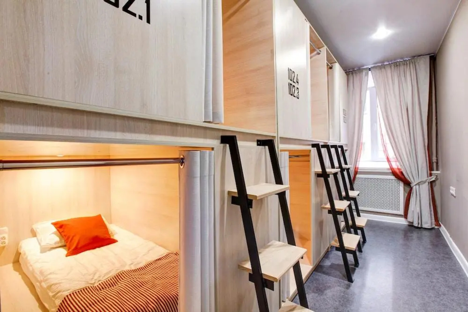 Отель Капсульный хостел Dad and Cat