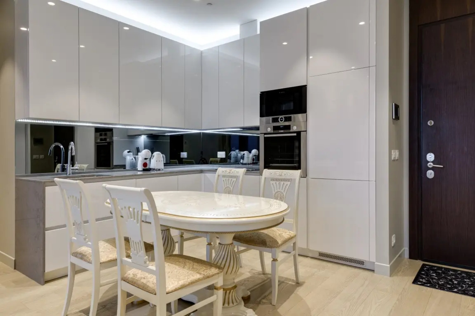 Топовая трешка с видом на город и изолированными спальнями