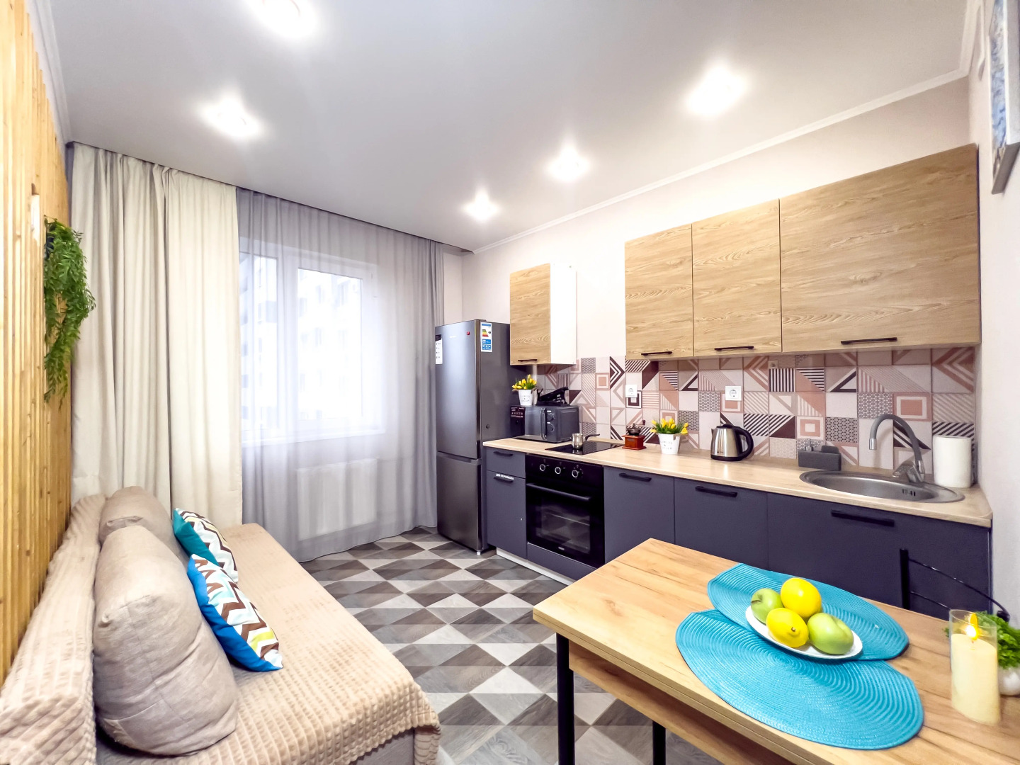 Апартаменты еЖИВИка Автомобилистов 13