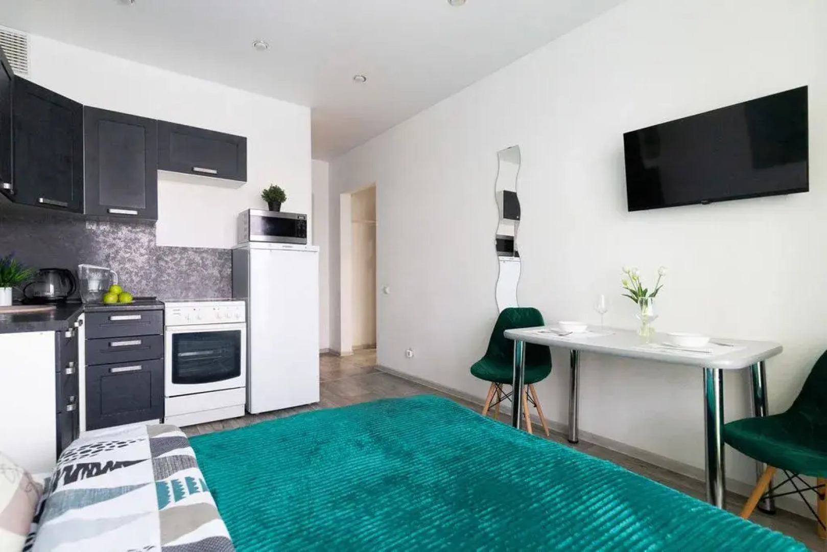 Апартаменты светлые на 16 этаже