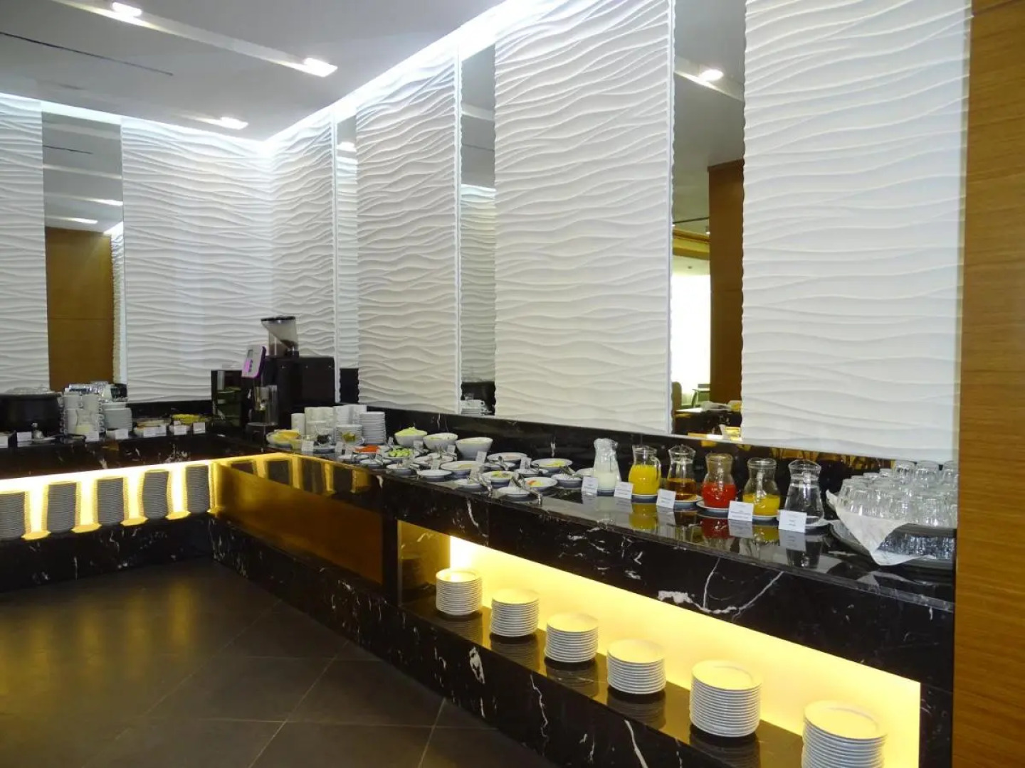 Отель Ramada Hotel & Suites by Wyndham Alabuga