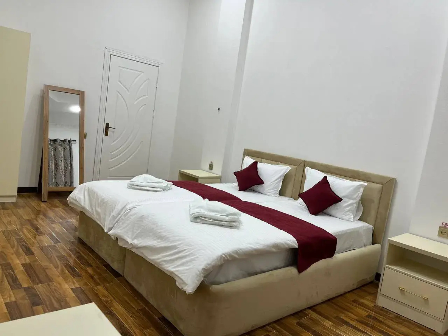 Отель HOME ALONE