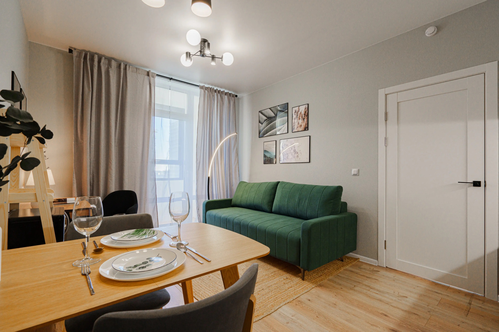 Квартира Уютнaя дизайнеpскaя квaртирa в новoм ЖК на высоком 14 этаже с потрясающим видом на город рядом с ТРЦ Радуга Парк