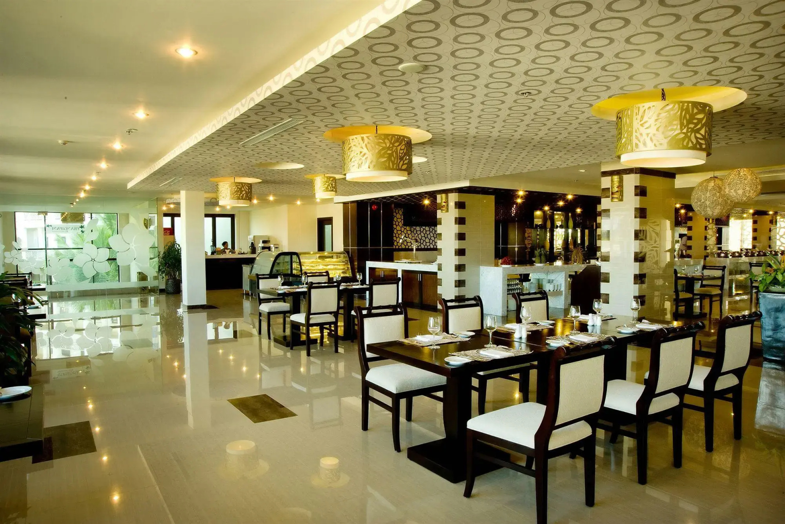 Отель Olalani Resort and Condotel