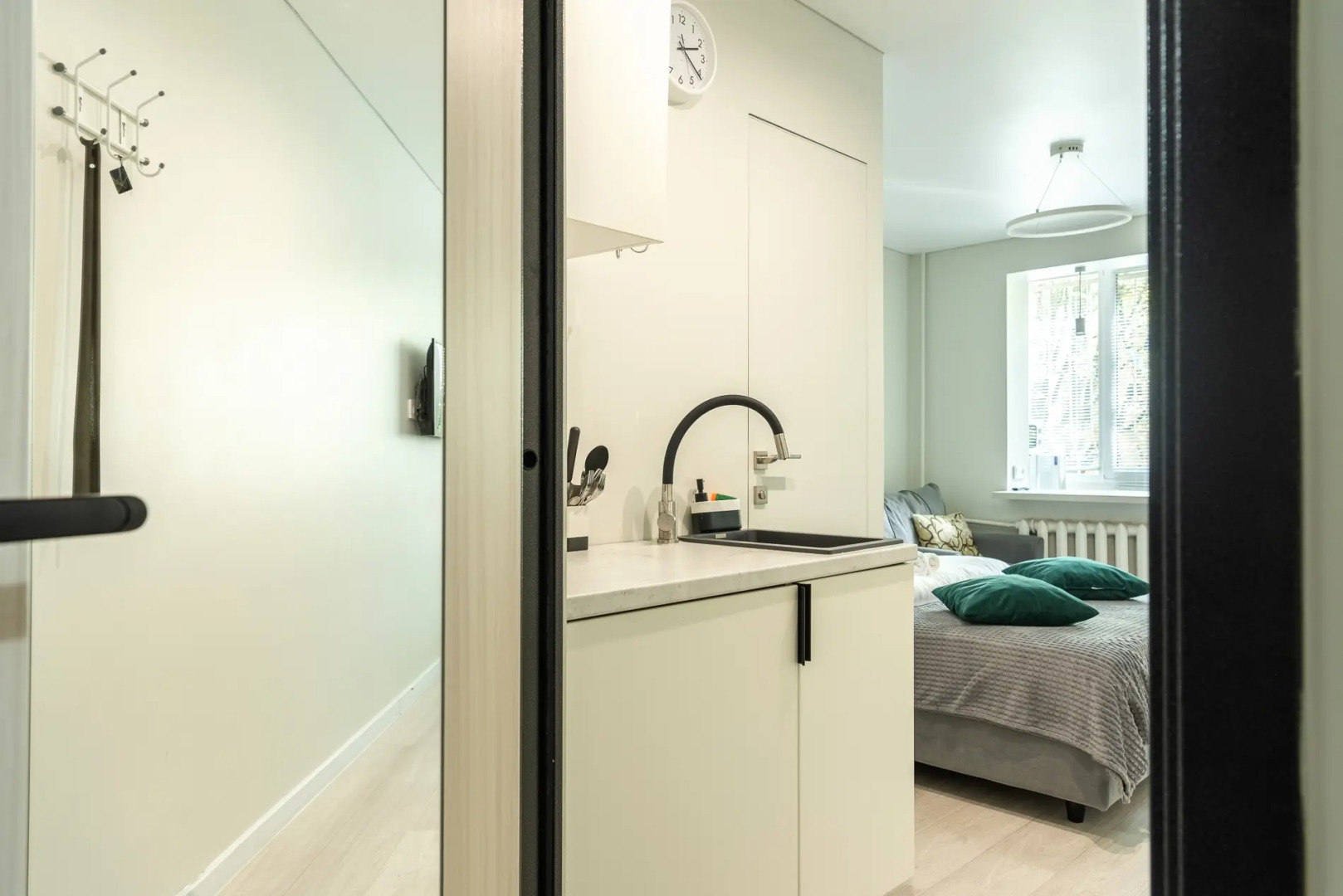 Апартаменты The Alien