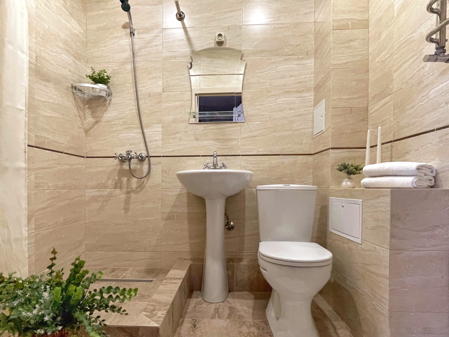 Двухкомнатные Апартаменты Люкс на 5 человек в курортной зоне Ессентуков