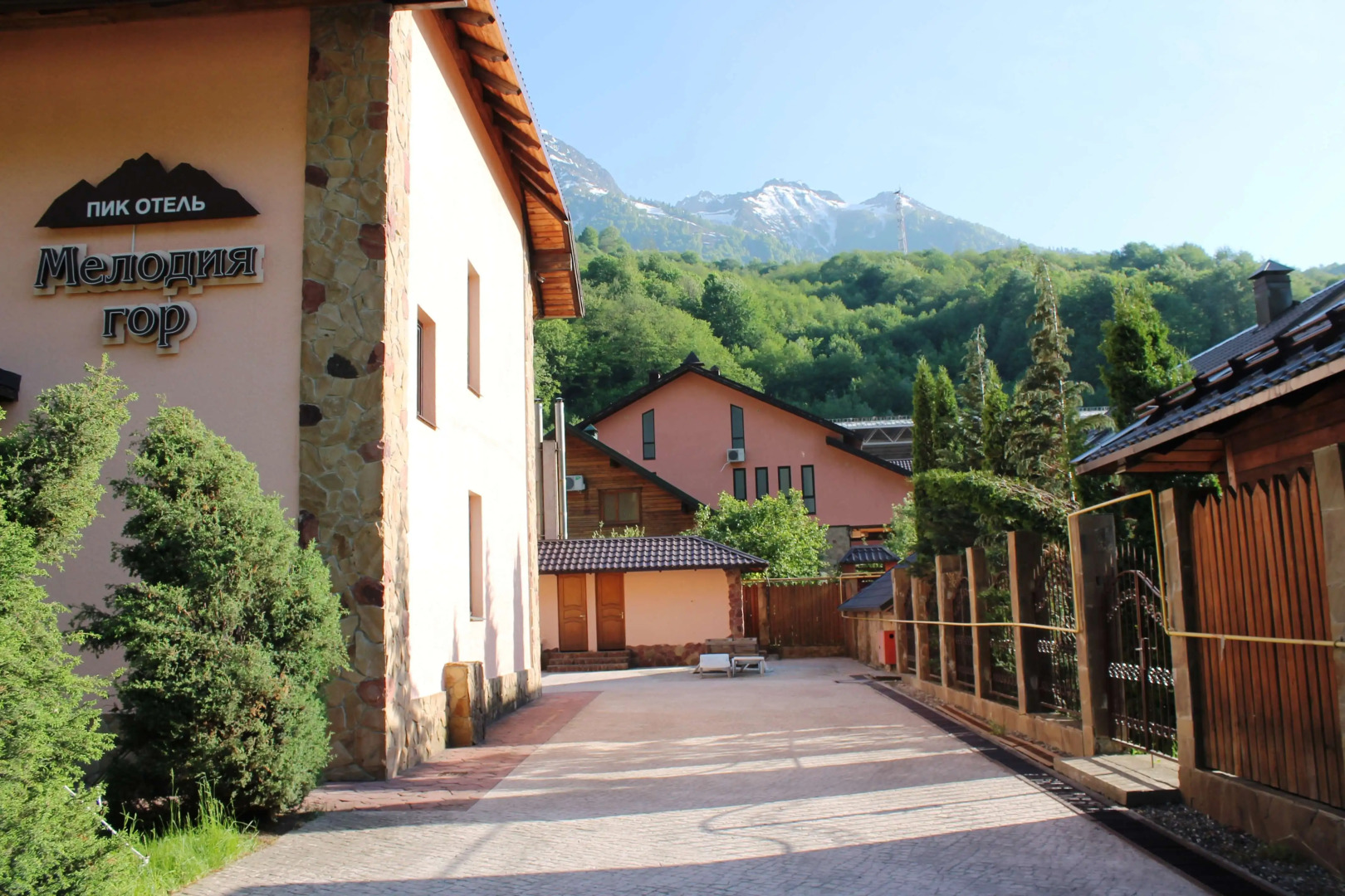 Отель Мелодия гор