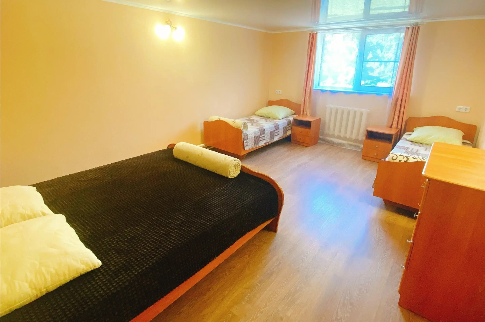 Частный дом с двумя спальнями и кухней на Чемальской