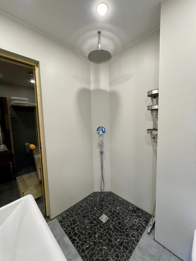 Частный дом Дом отдыха Холмово в диком лесу на берегу реки с панорамными окнами