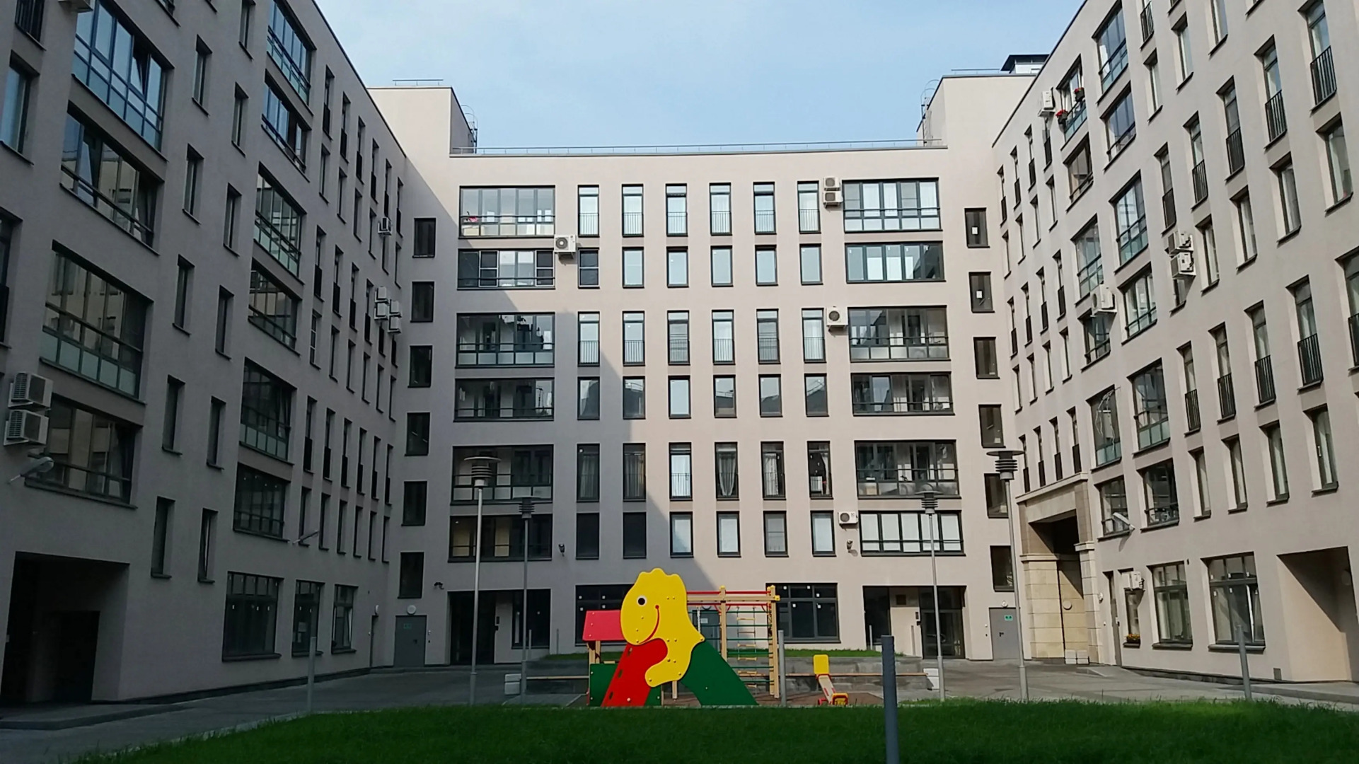 V Spb Na Kremenchugskaja 9k1 Apartments