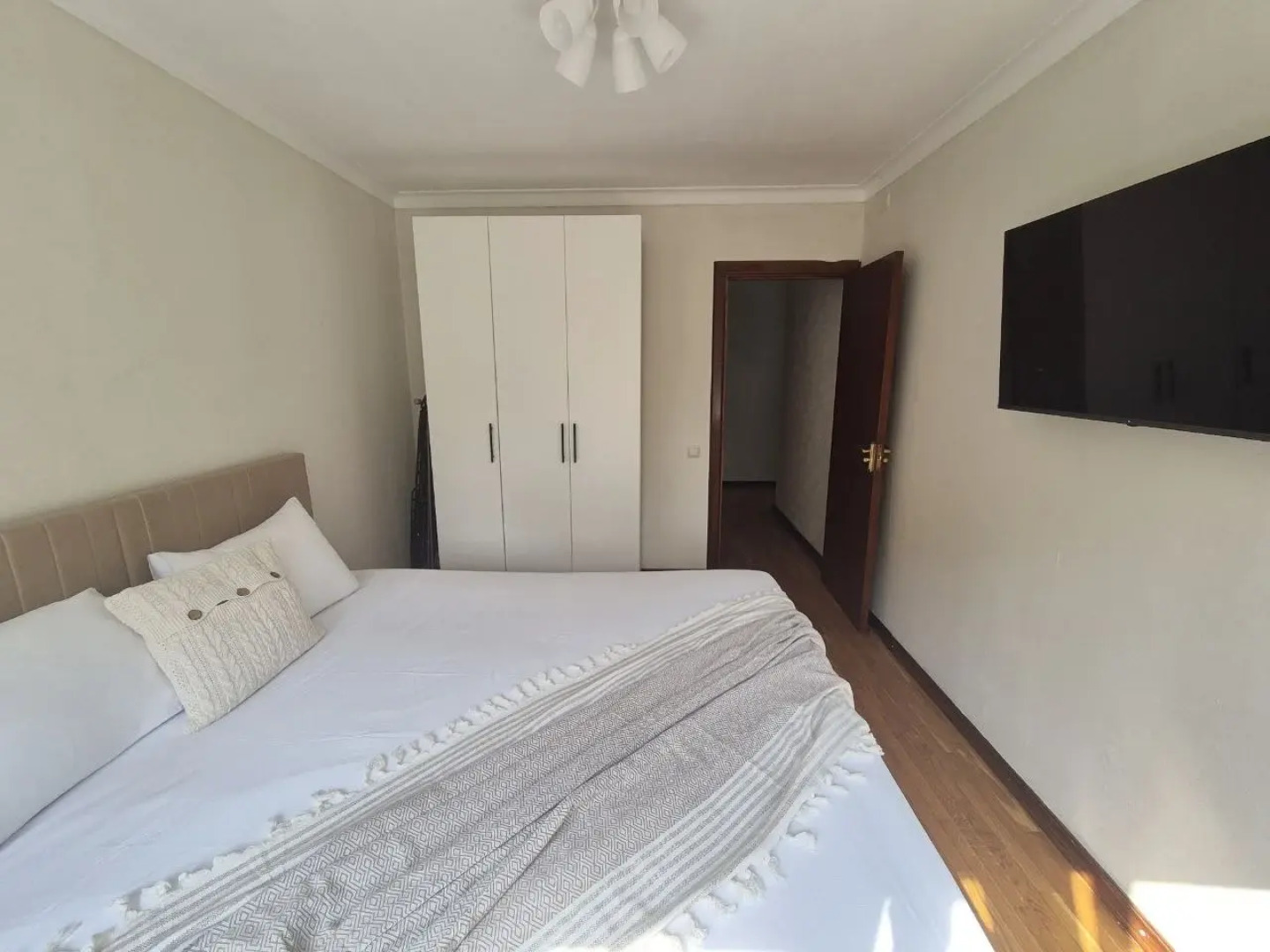 Квартира Двушка с раздельными комнатами рядом с парком, садом и сквером