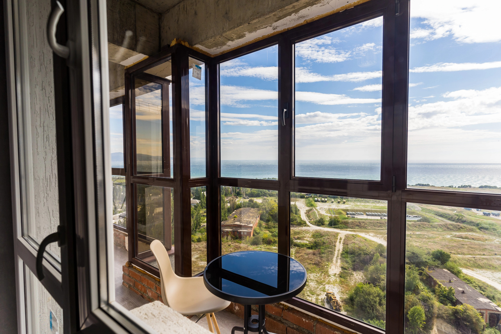 Апартаменты Просторные С Панорамным Балконом От LetoApart