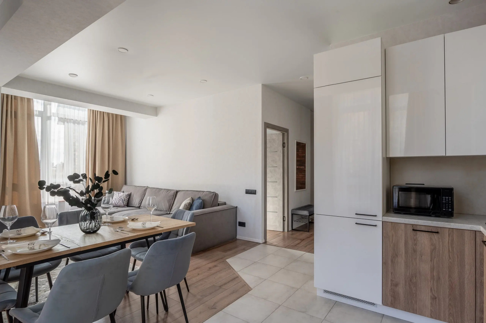 Просторная стильная квартира с видом на горы. Кватро 43