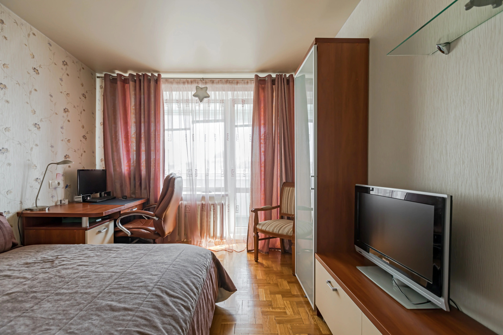 Квартира С тремя Комнатами и Кухней на Немиге