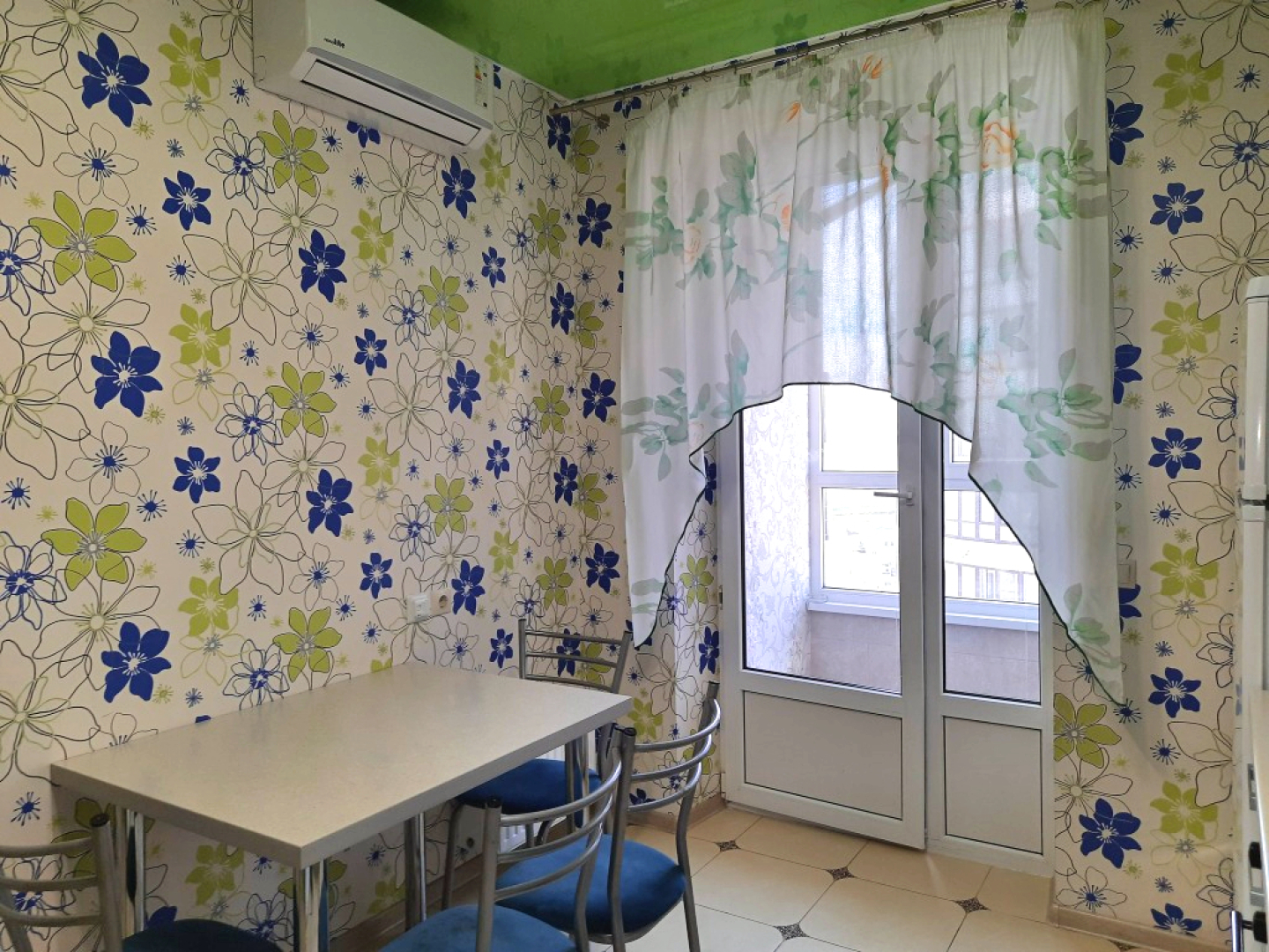 Апартаменты на Леонида Лаврова