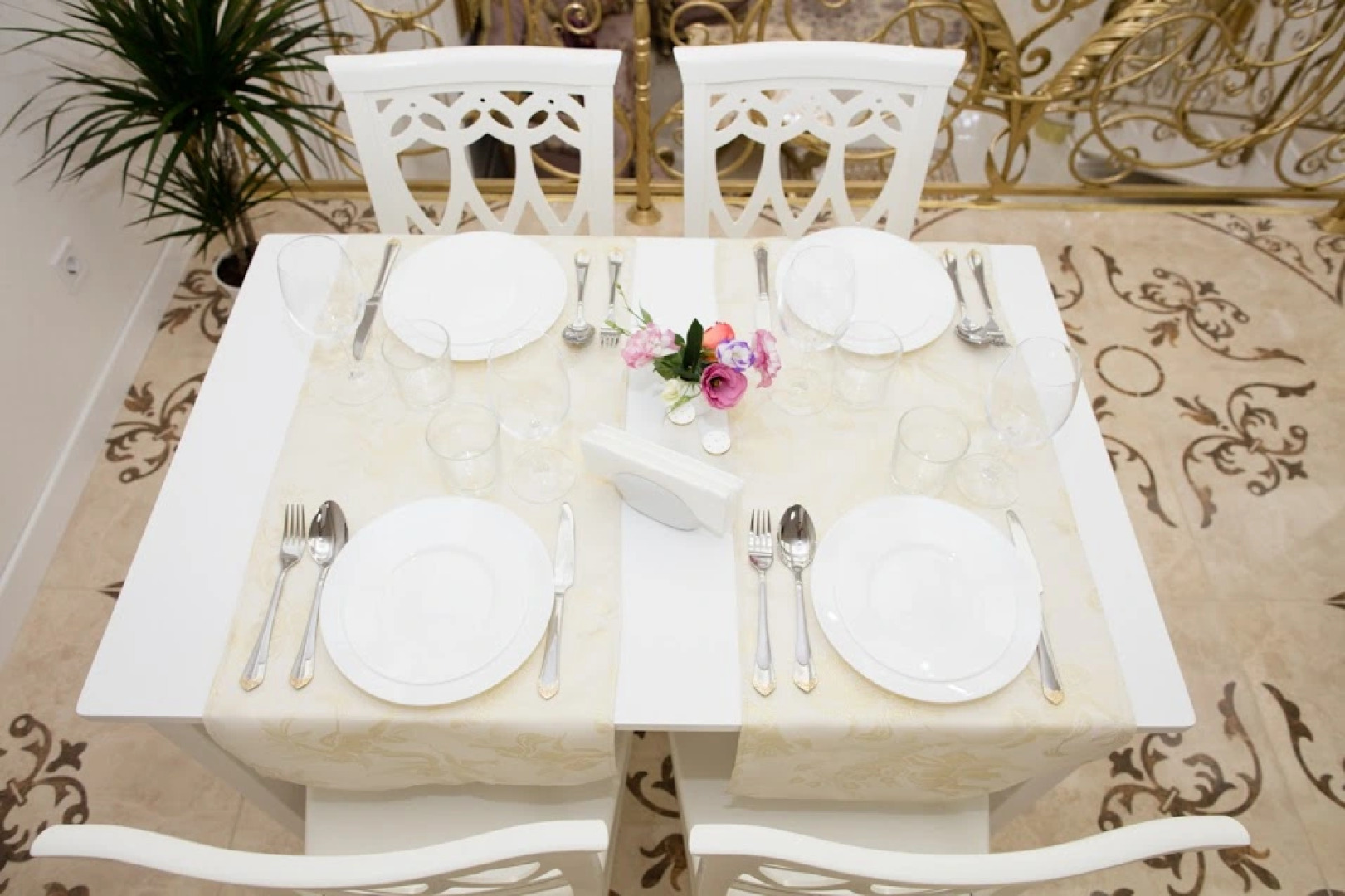 Гостиница De Versal