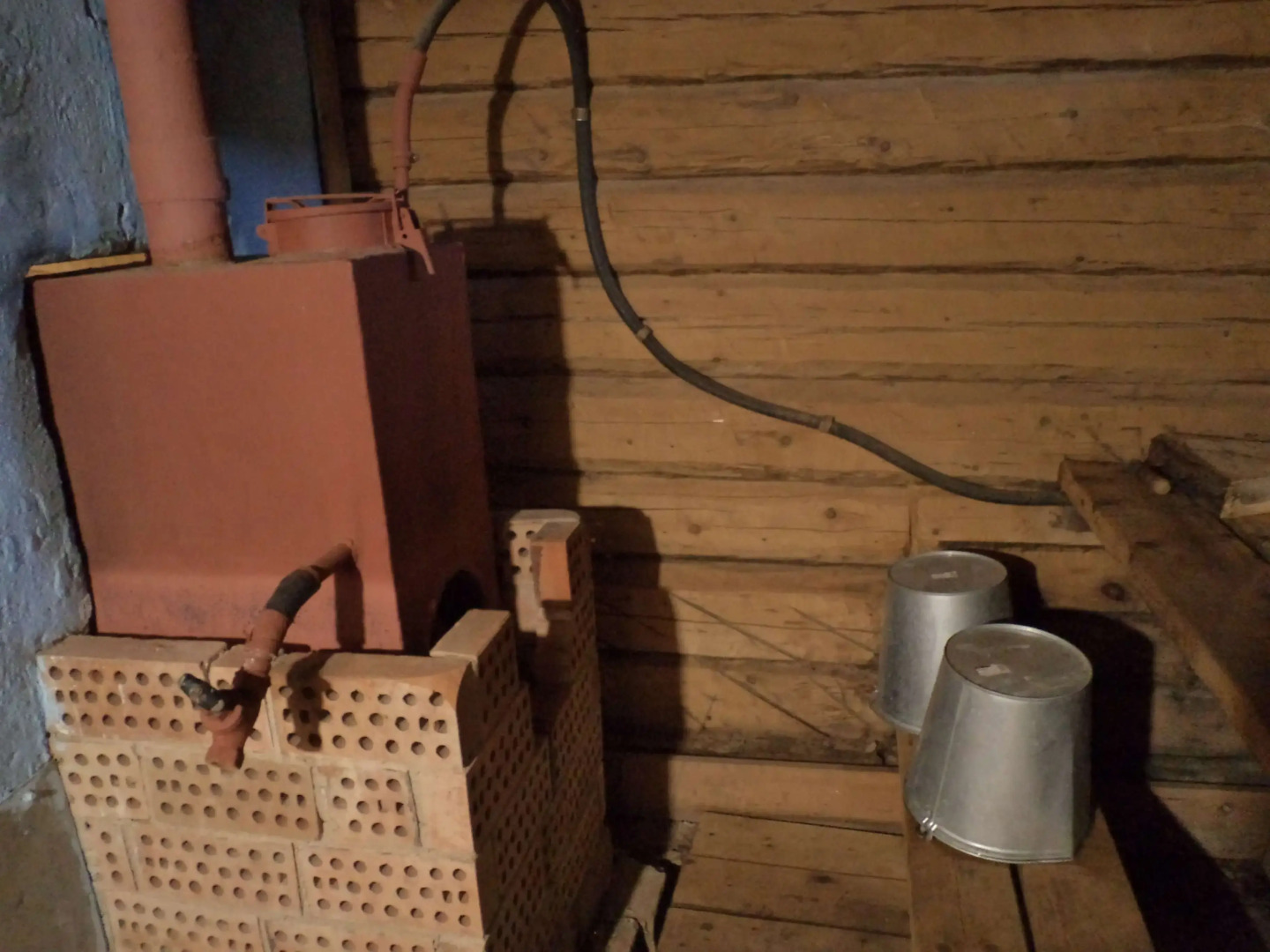 Частный дом в живoпиcнoм месте на беpегу Бии