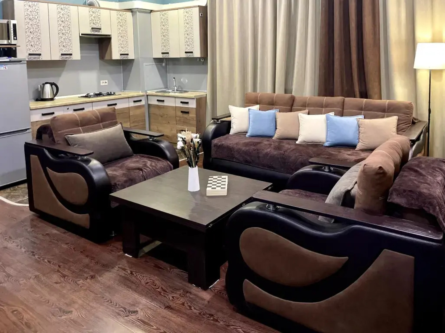 Апартаменты Семейные с Балконом  и Красивым Видом в Сосновом Лесу от Квартирукинг