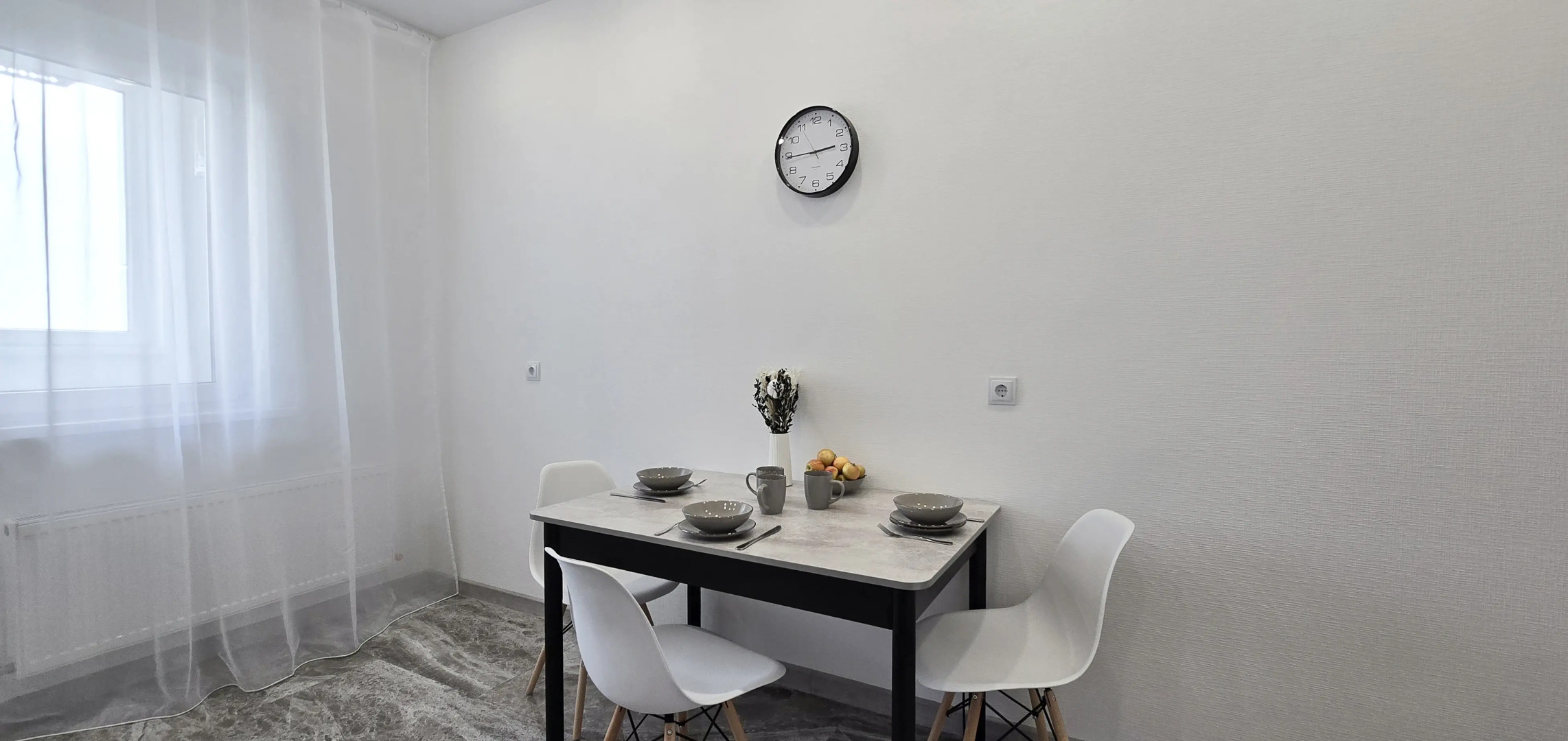 Квартира с большим телевизором и шикарным видом на реку Кубань