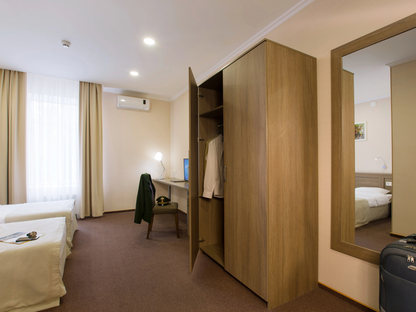 Отель Платов