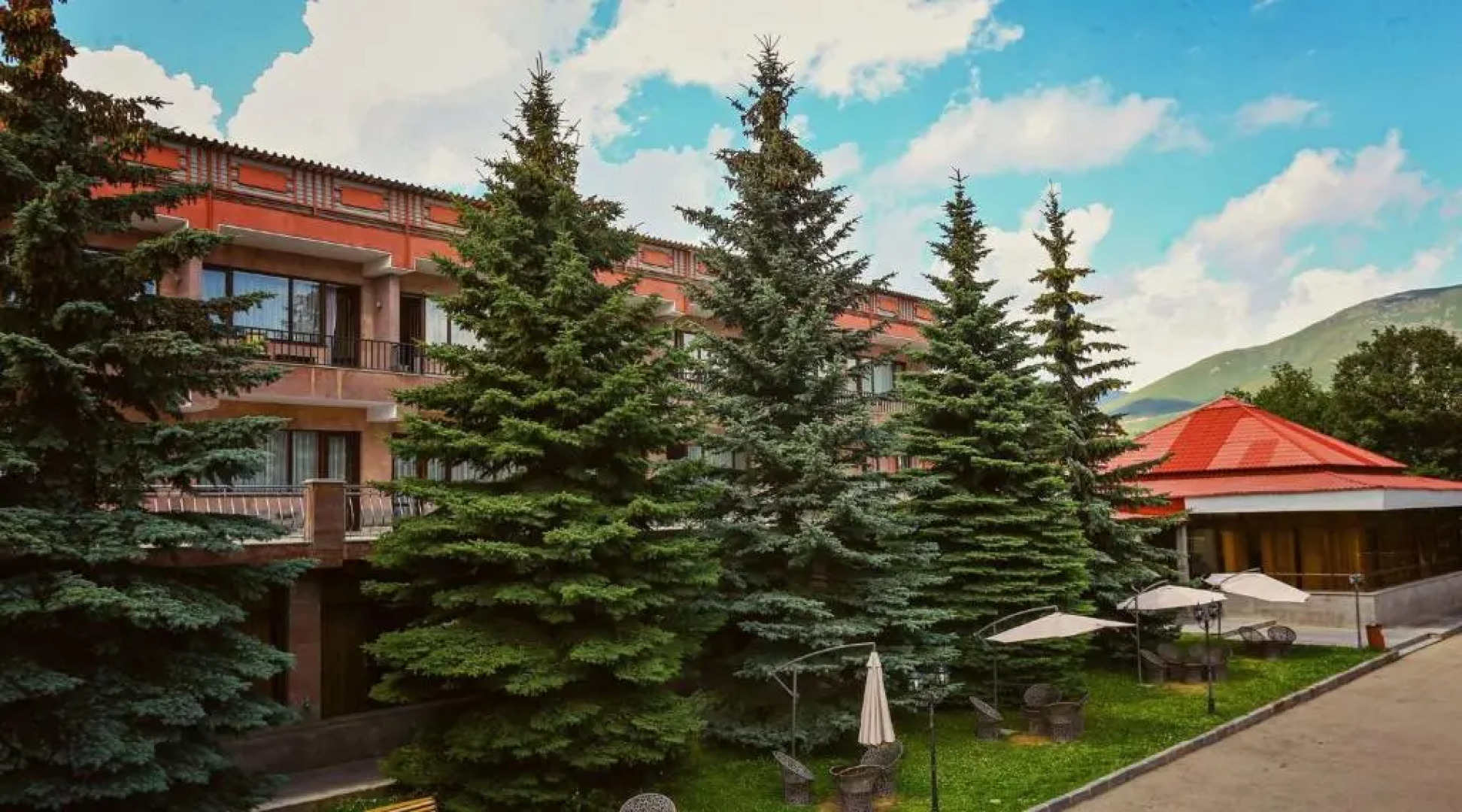 Курортный отель Ani