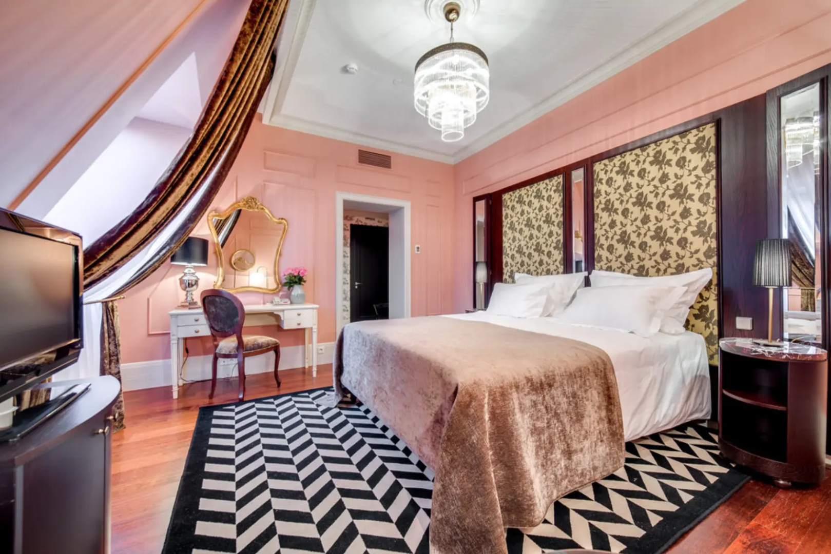 Отель DOM Boutique Hotel