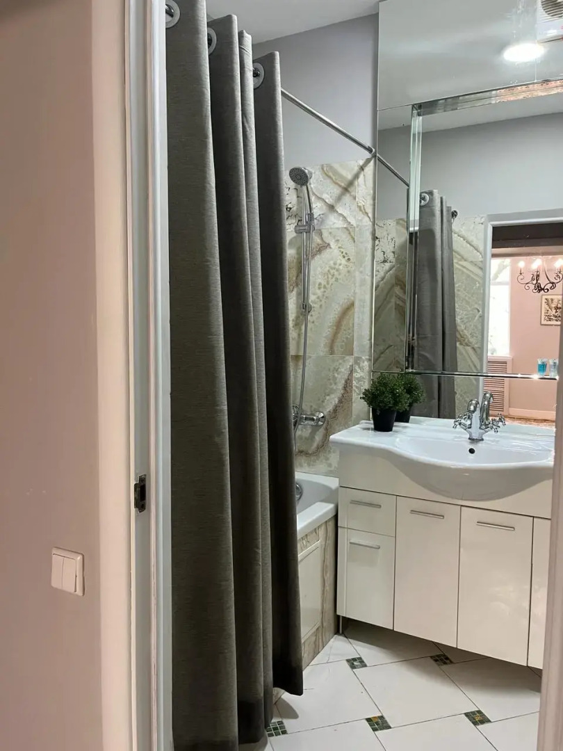 Квартира M.O.O.N APARTMENTS  Толе би Тулебаева кв 8 Центр