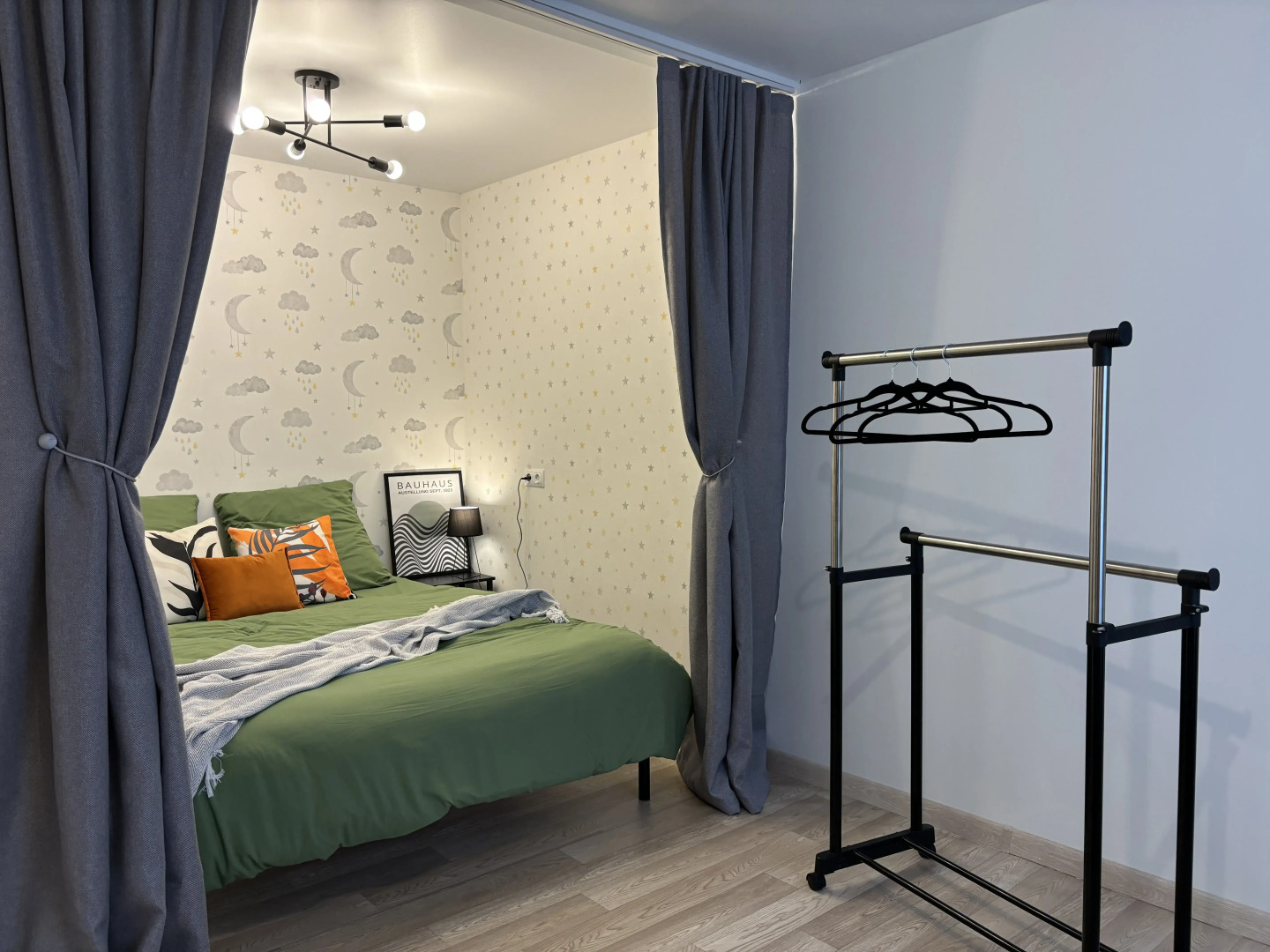 Квартира Яркая у Парка Швейцария