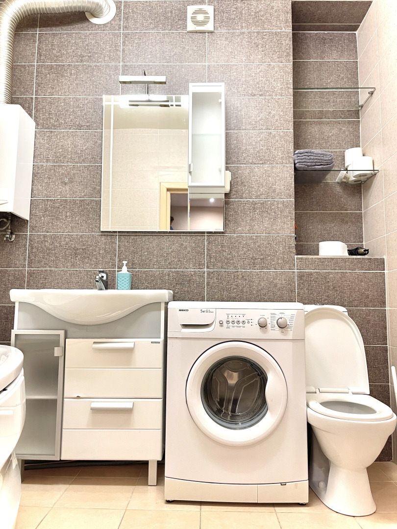 Апартаменты трёхкомнатные в центре города с балконом