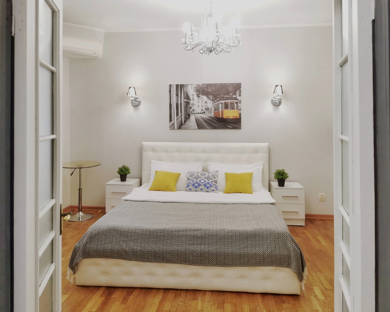 Апартаменты M.O.O.N. APARTMENTS Zenkova 86