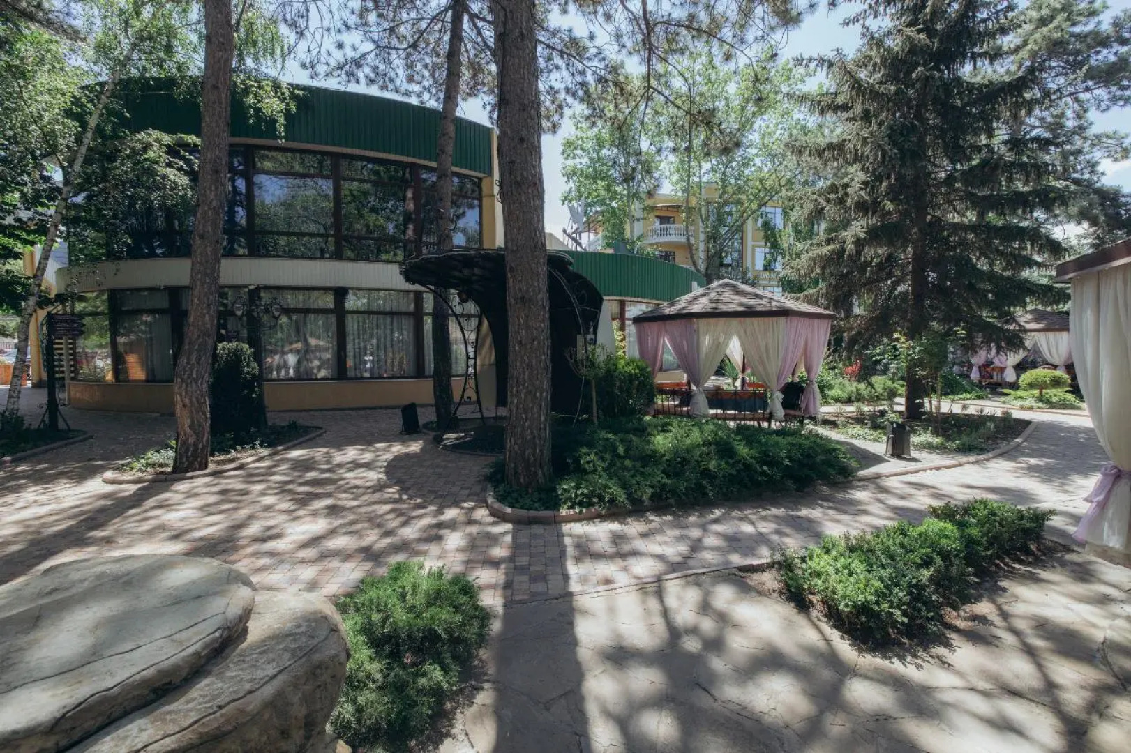 Отель Даяна