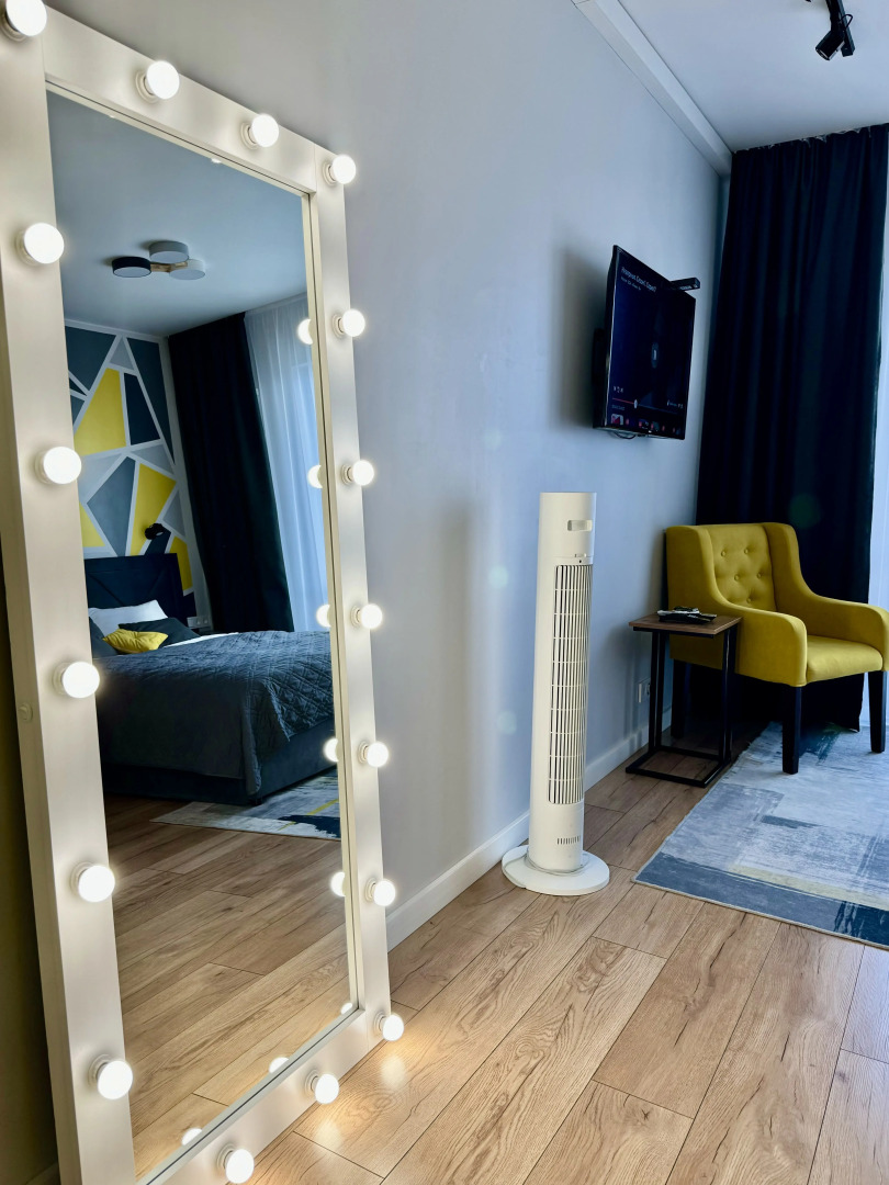 Апартаменты Желтая Студия с панорамным окном