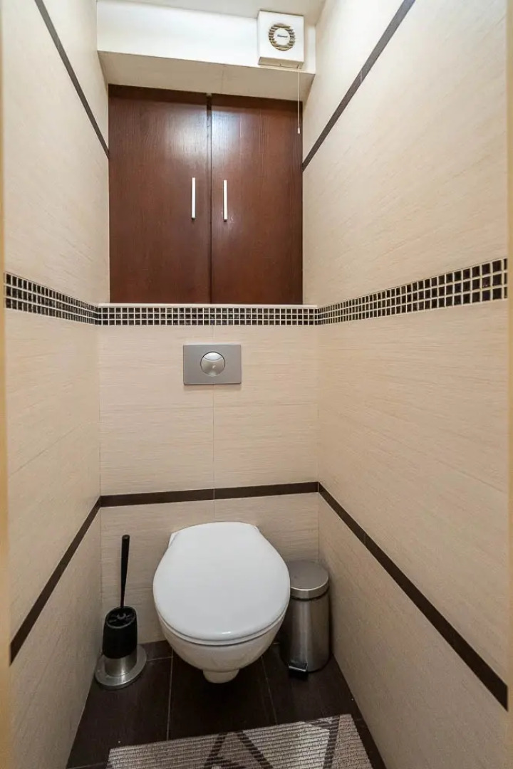 Апартаменты трехкомнатные на Мельникайте 16