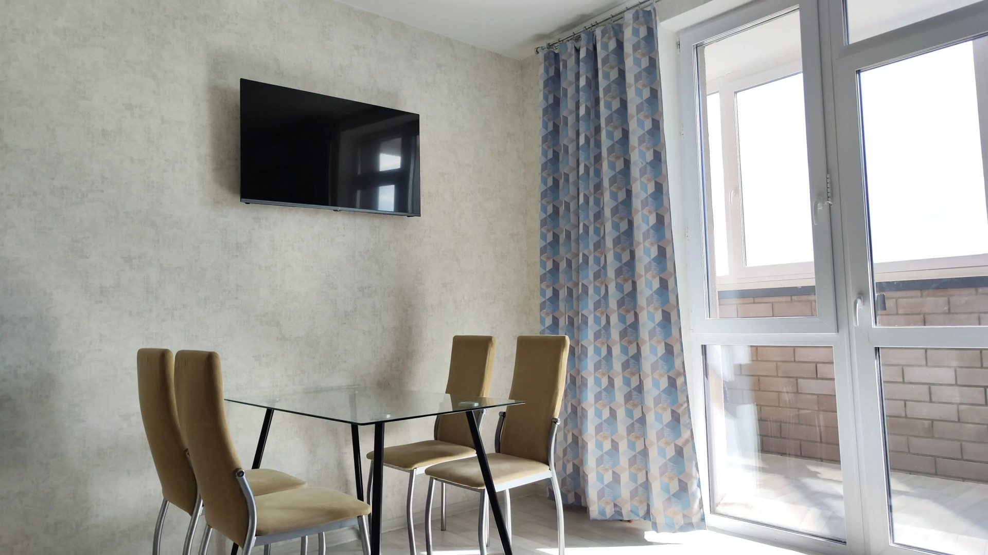 Апартаменты Panda Home с видом на мост влюблённых