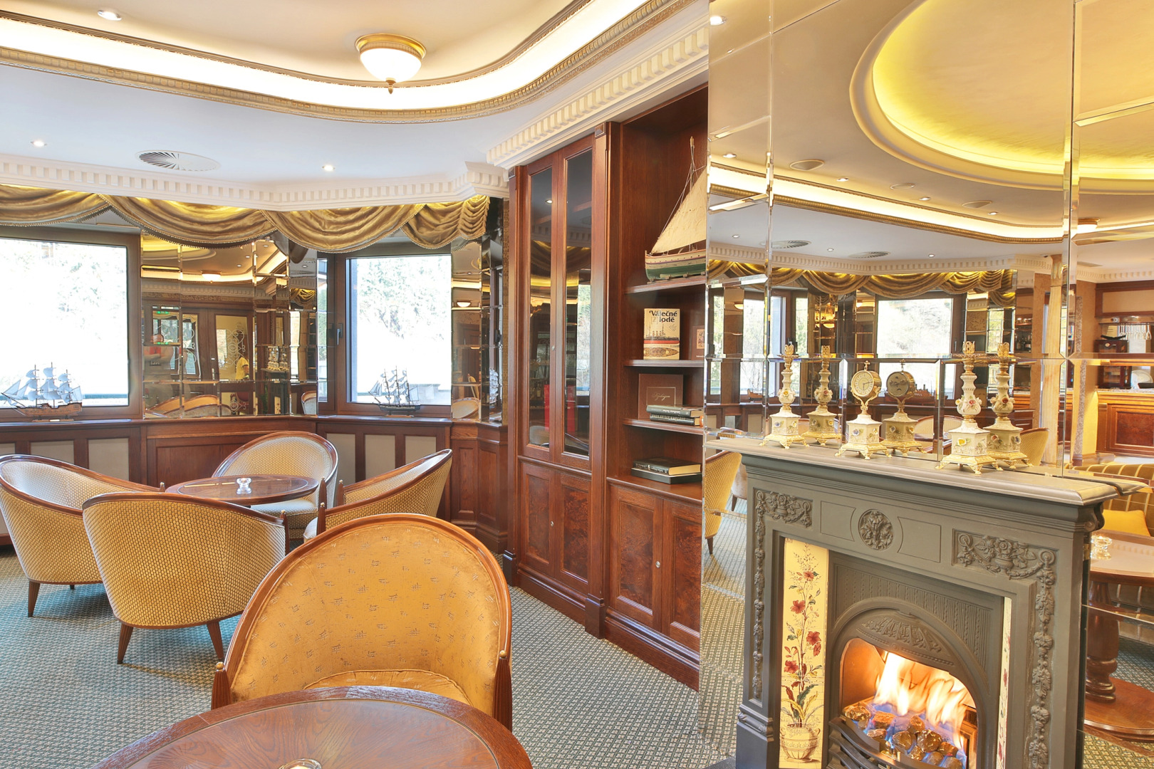 Resort Retro Riverside Wellness