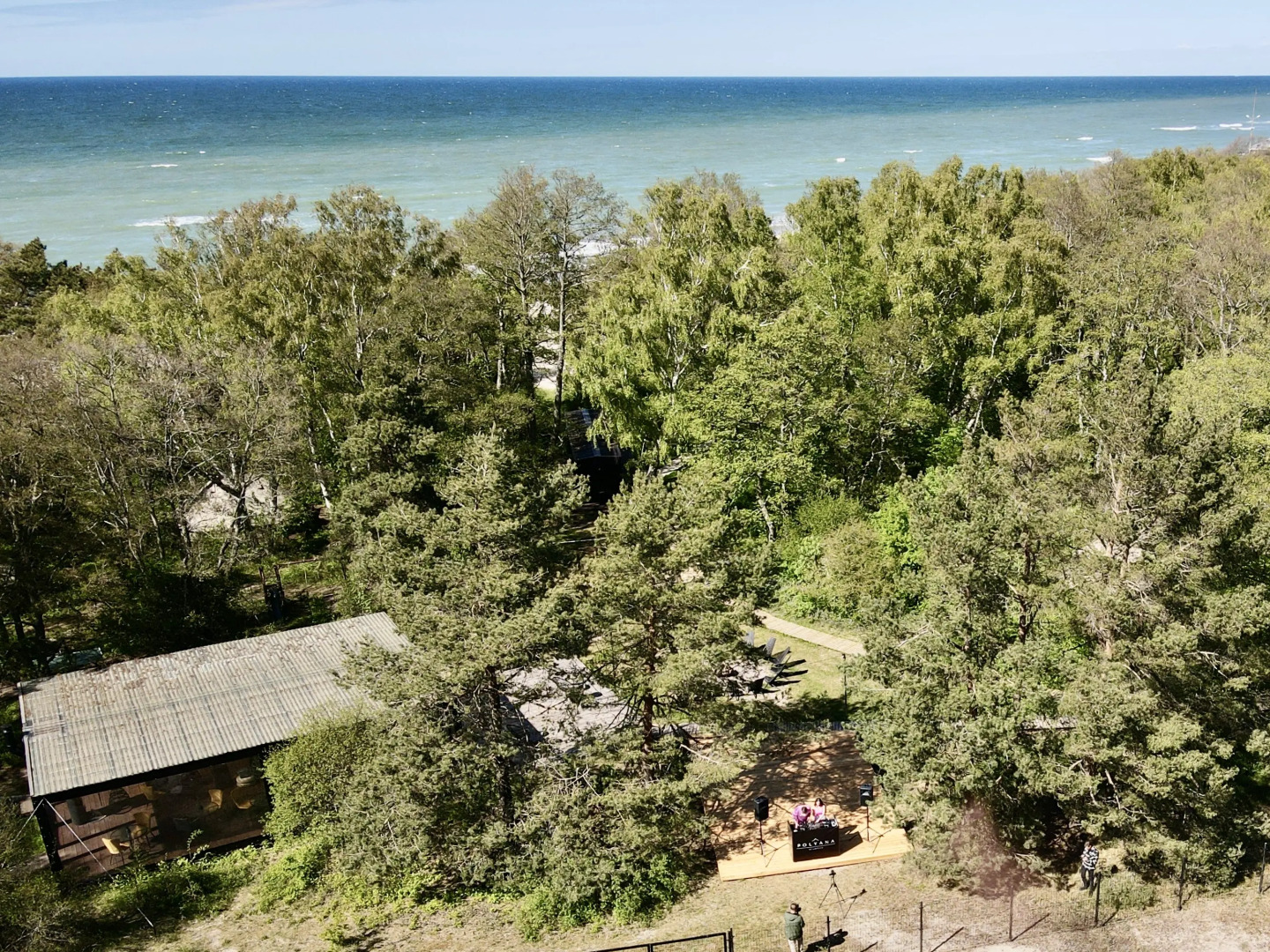 Поляна Глэмпинг, 1-я линия моря (12+)