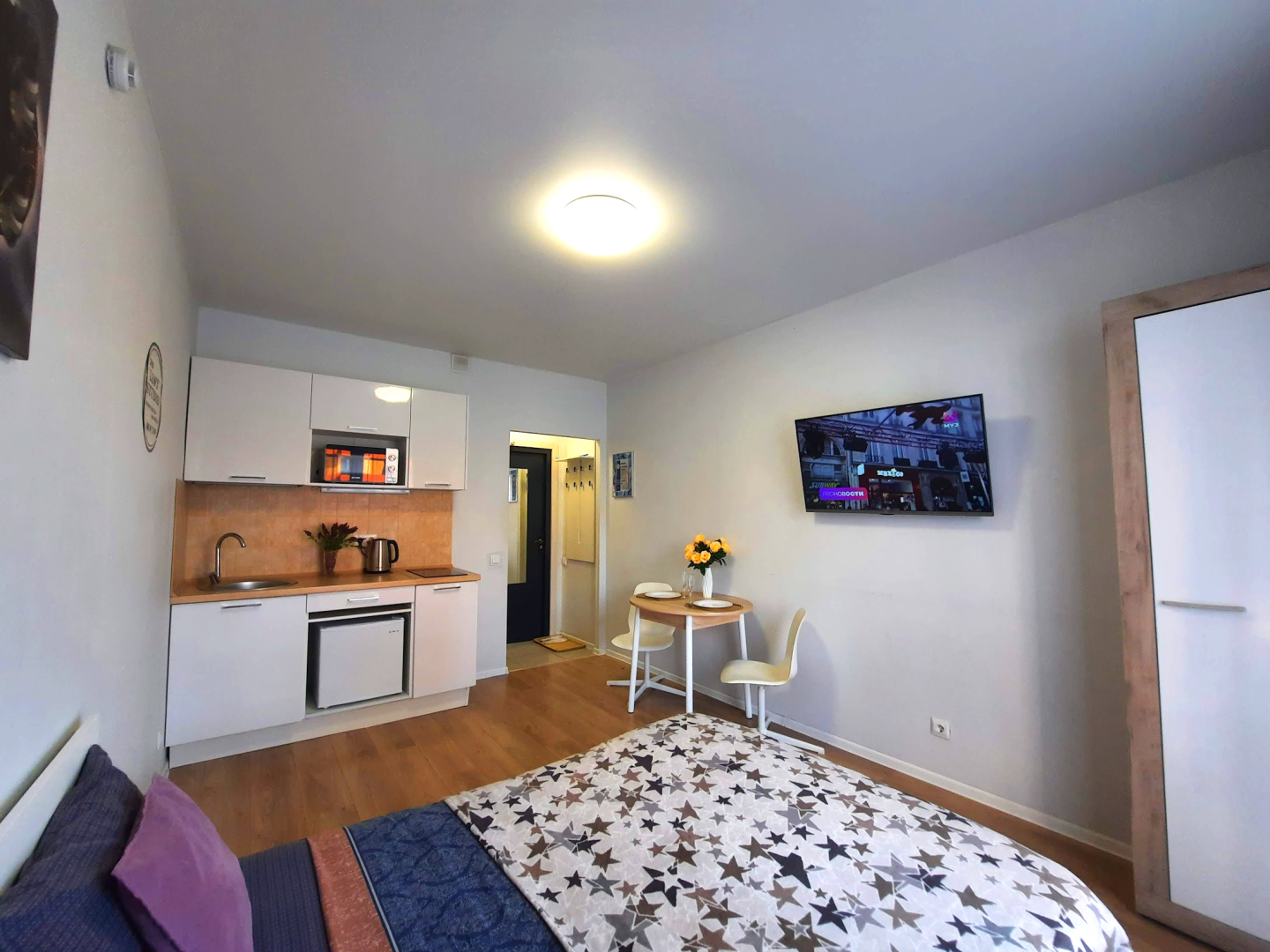 Квартира Вторая Студия на Ларюшина 4/2