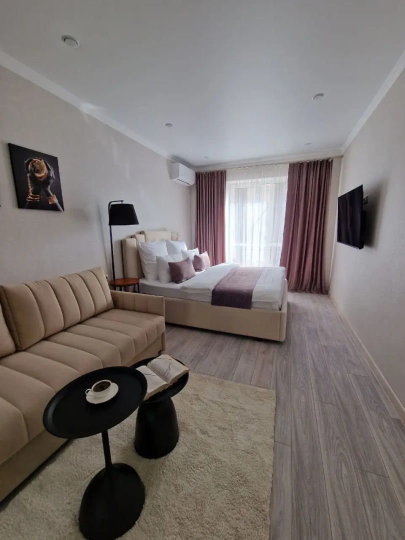 Квартира Flatirini с панорамными окнами в ЖК Весна