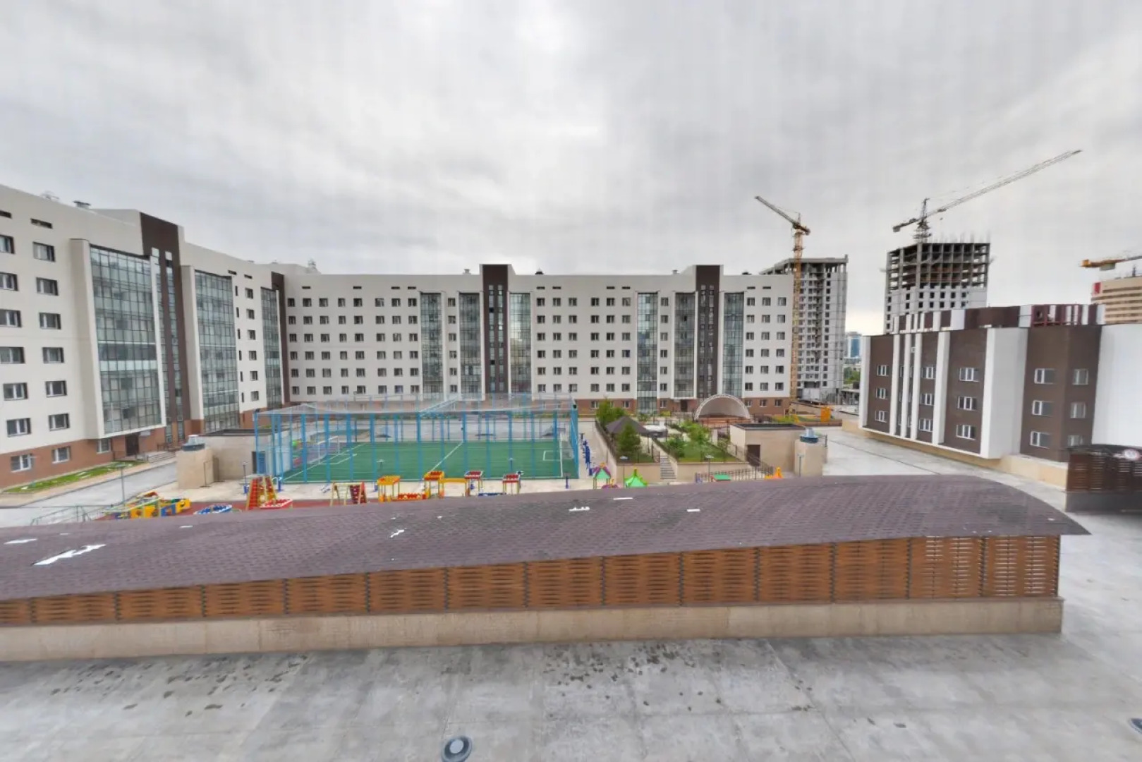 Апартаменты в центре Астаны с видом из окна