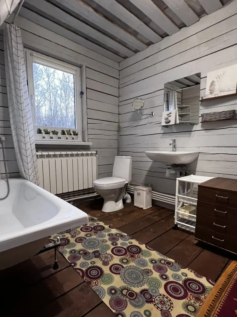 Частный дом четырехкомнатная дача 120 м²