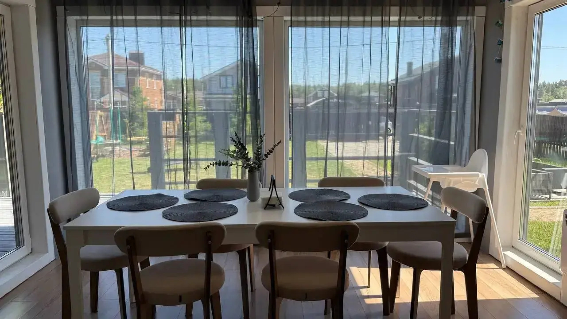 Частный Дом Большой семейный с панорамными окнами