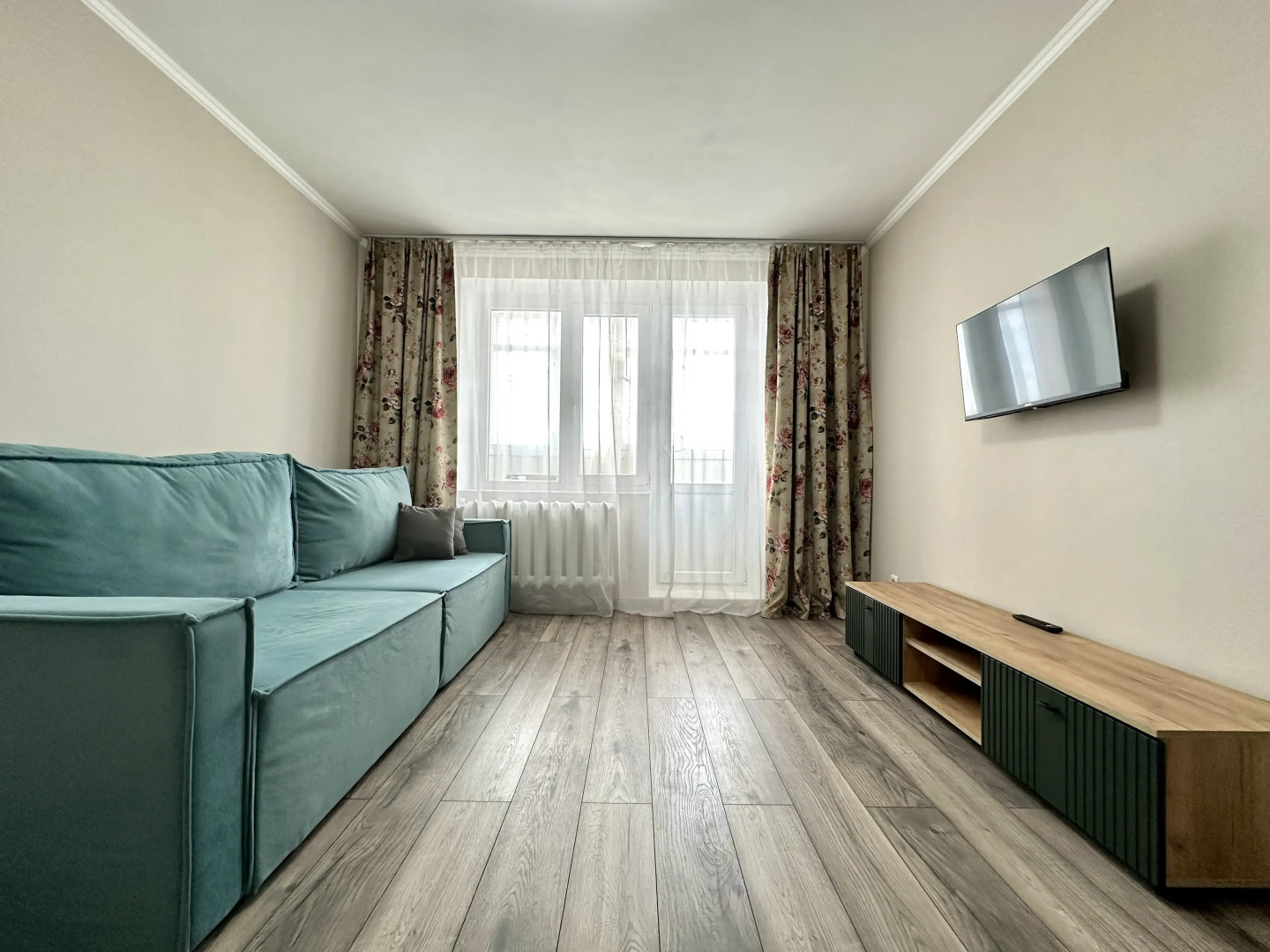 Апартаменты Эустома, рядом с ТЦ Кристалл