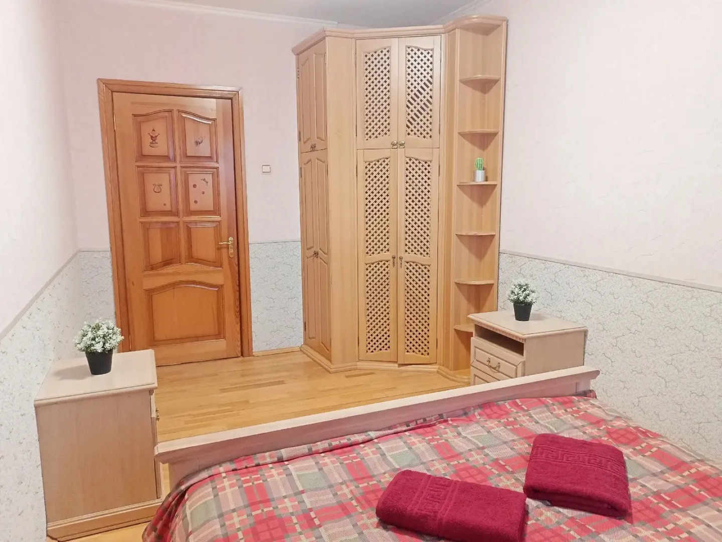 Квартира Уютная Двухкомнатная с Симпатичным Декор Камином