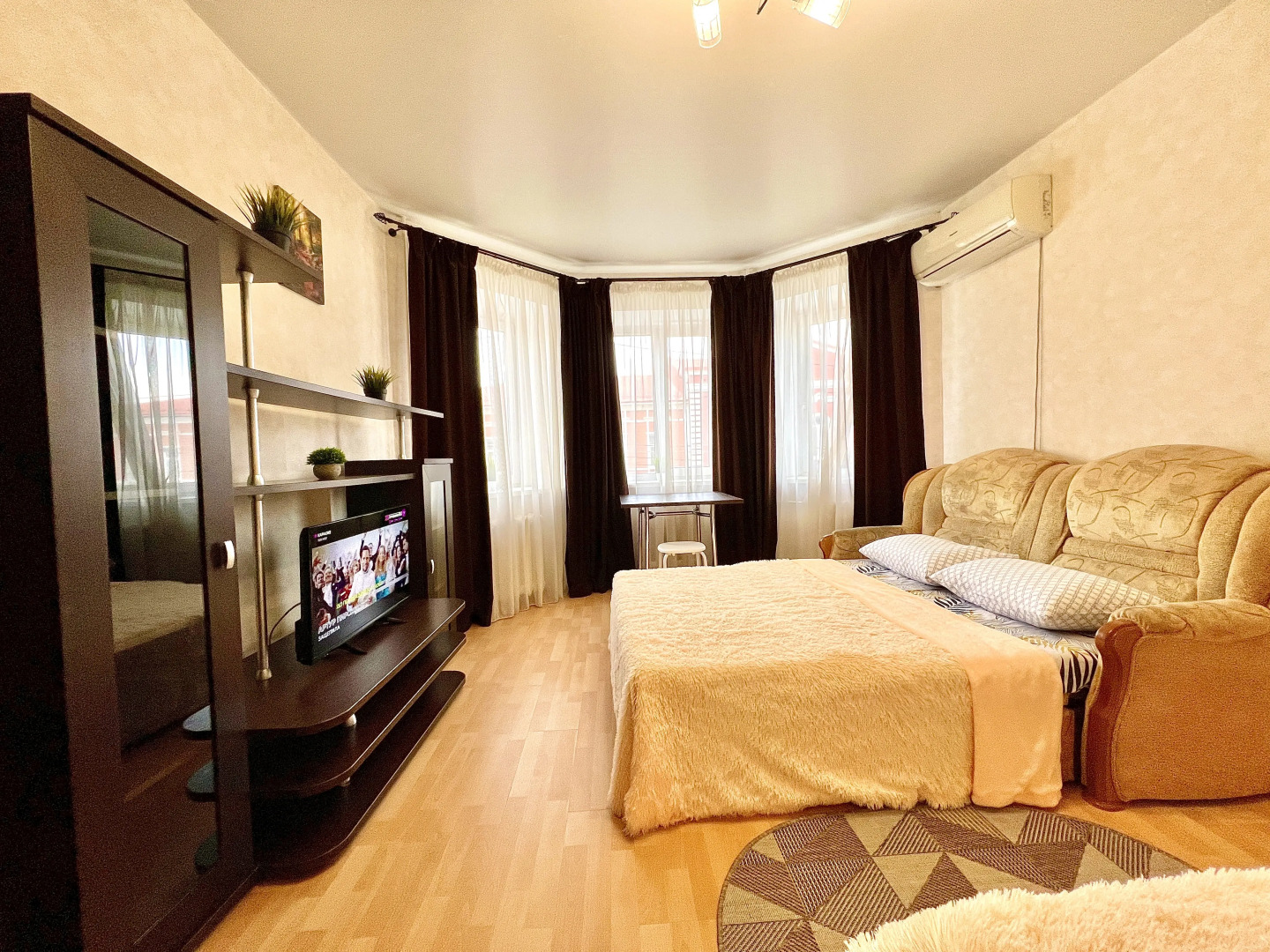 Уютные Апартаменты в Центре Города рядом с пл. Куйбышева (ул. Галактионовская 106А)