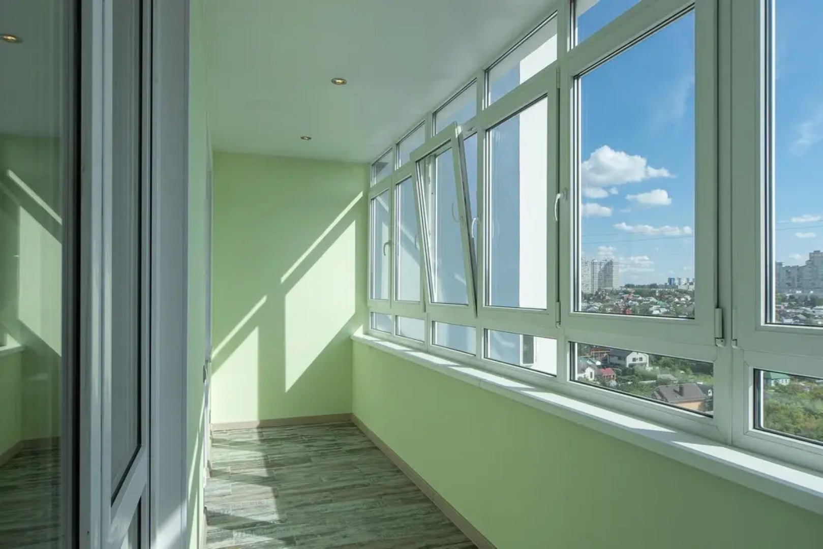 Квартира от компании Хоум Отель на Ново- Садовой  215Б