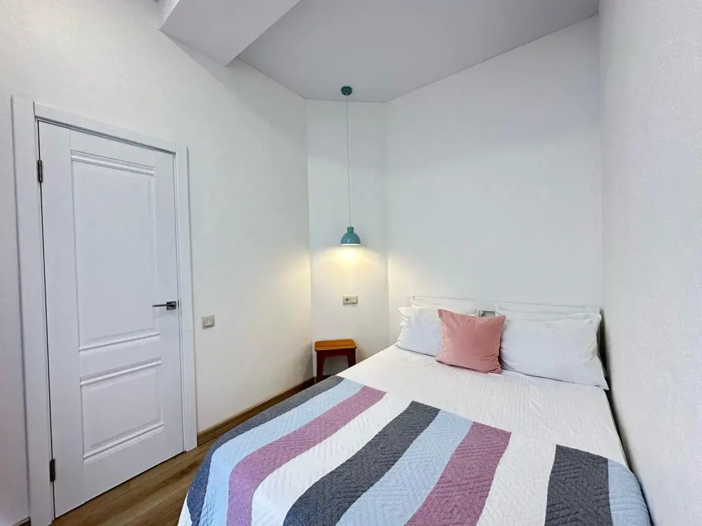 Море квартир уютная студия с панорамными окнами в центре Адлера