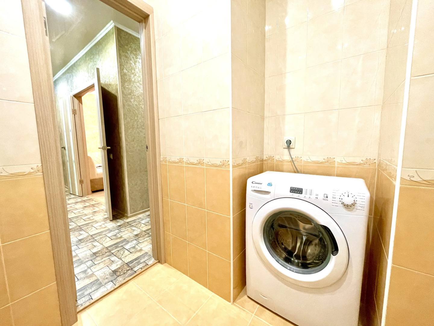 Апартаменты двухкомнатные в Центре Города на 5 этаже (рядом с набережной р. Волга) у ул. Арцыбушевская, 204