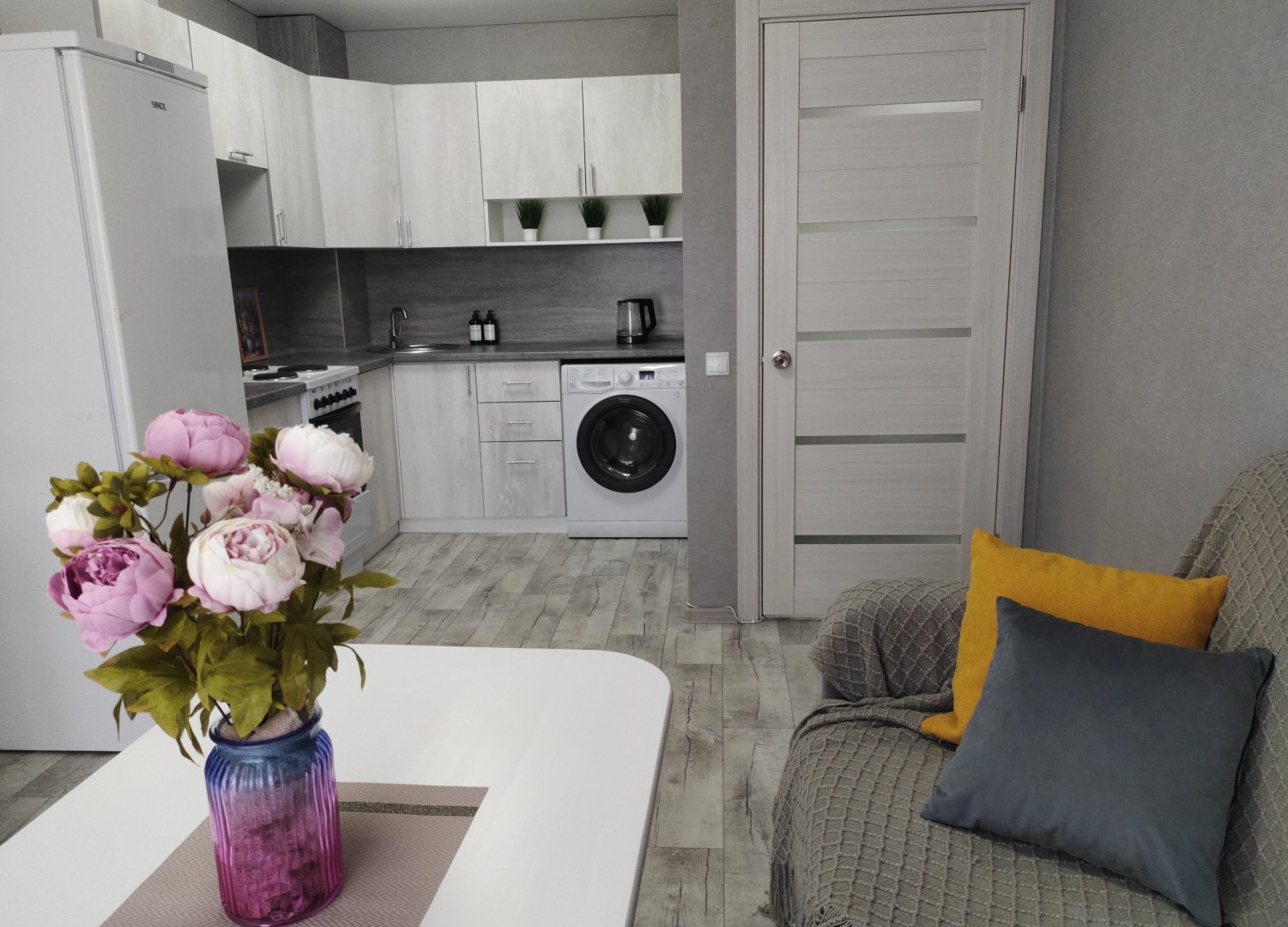 Апартаменты Вирджиния до 4 Чел. на Возрождения 51 Пятница Сеть Посуточных Квартир