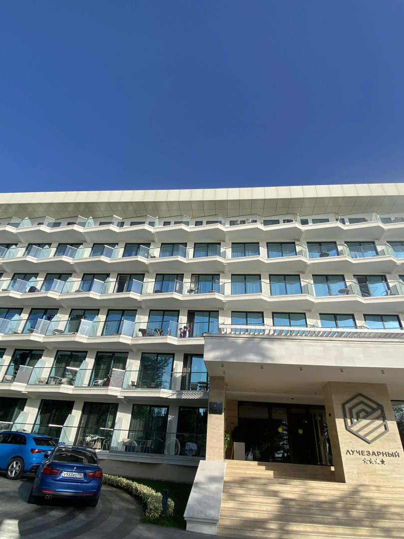 U Morya Luchezarnyij Apartments